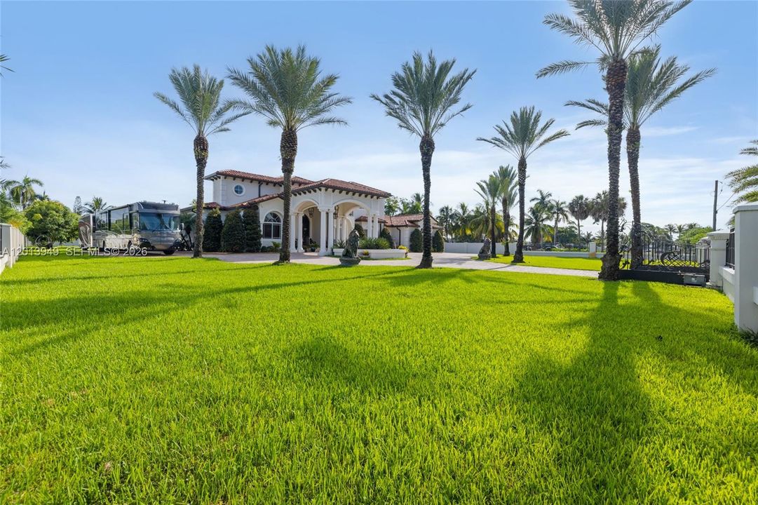 En Venta: $3,299,999 (5 camas, 4 baños, 4463 Pies cuadrados)