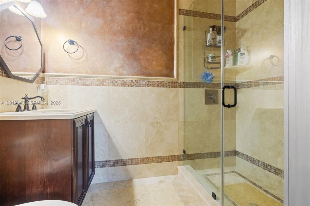 En Venta: $3,299,999 (5 camas, 4 baños, 4463 Pies cuadrados)