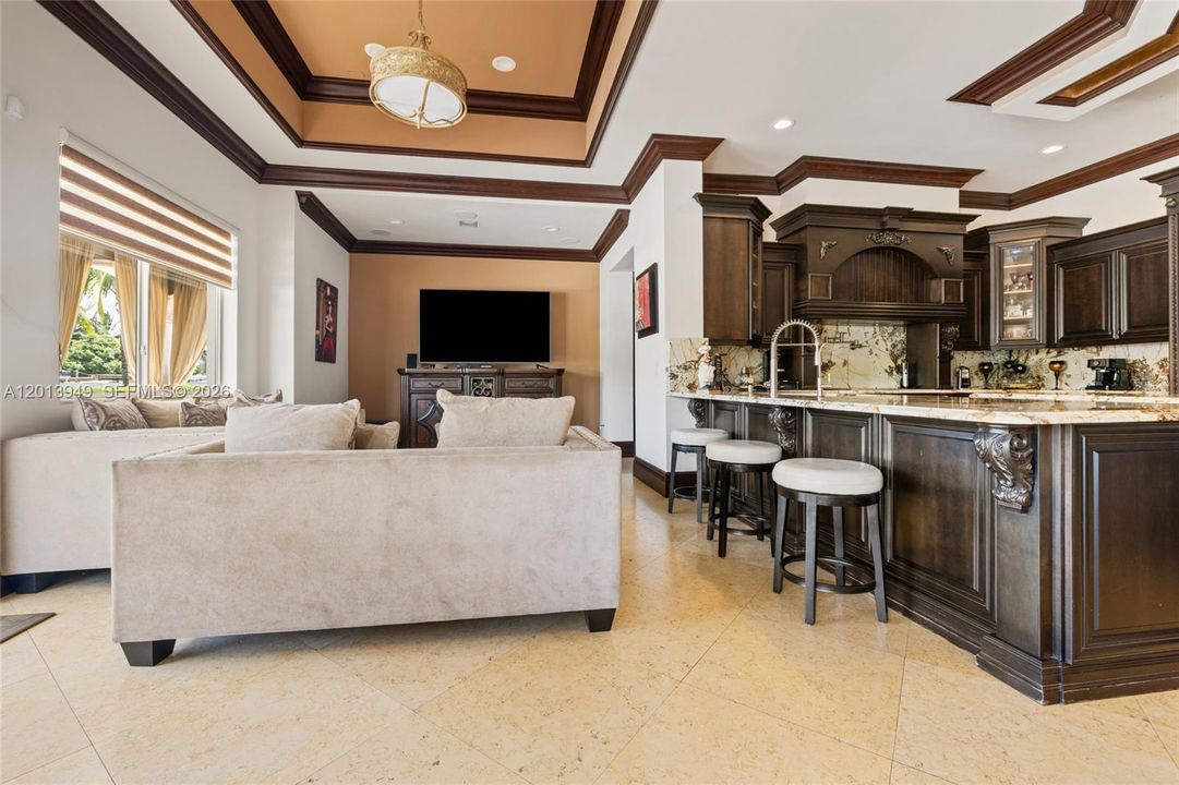 En Venta: $3,299,999 (5 camas, 4 baños, 4463 Pies cuadrados)