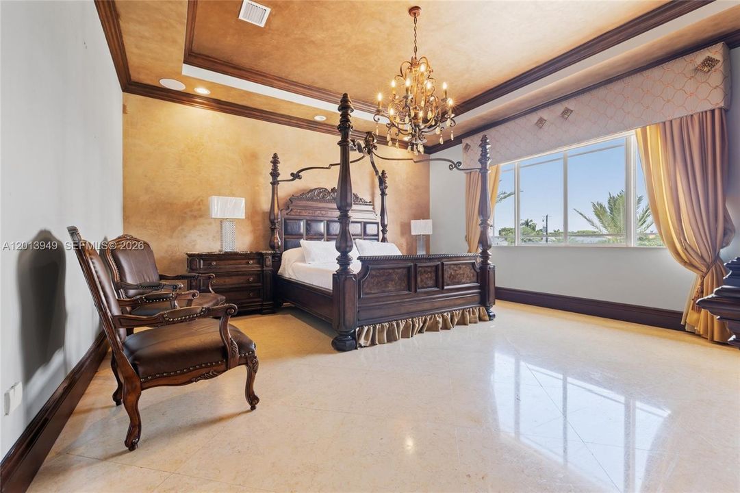 En Venta: $3,299,999 (5 camas, 4 baños, 4463 Pies cuadrados)