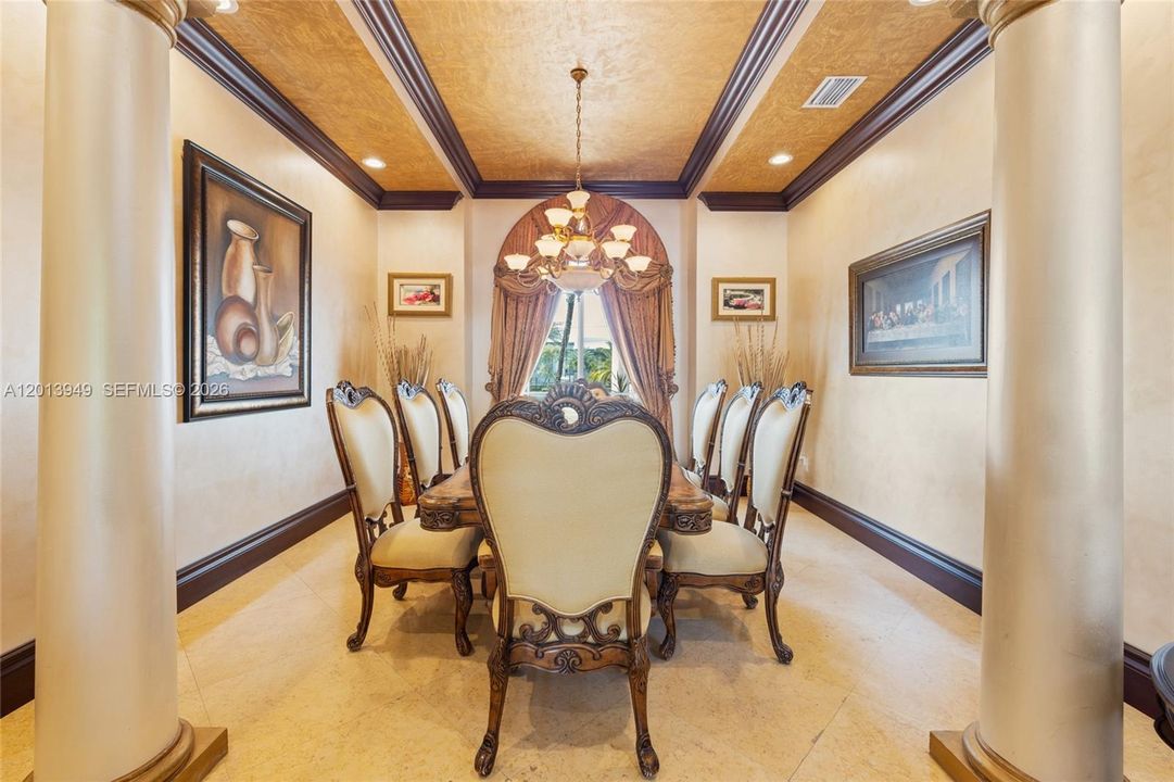 En Venta: $3,299,999 (5 camas, 4 baños, 4463 Pies cuadrados)