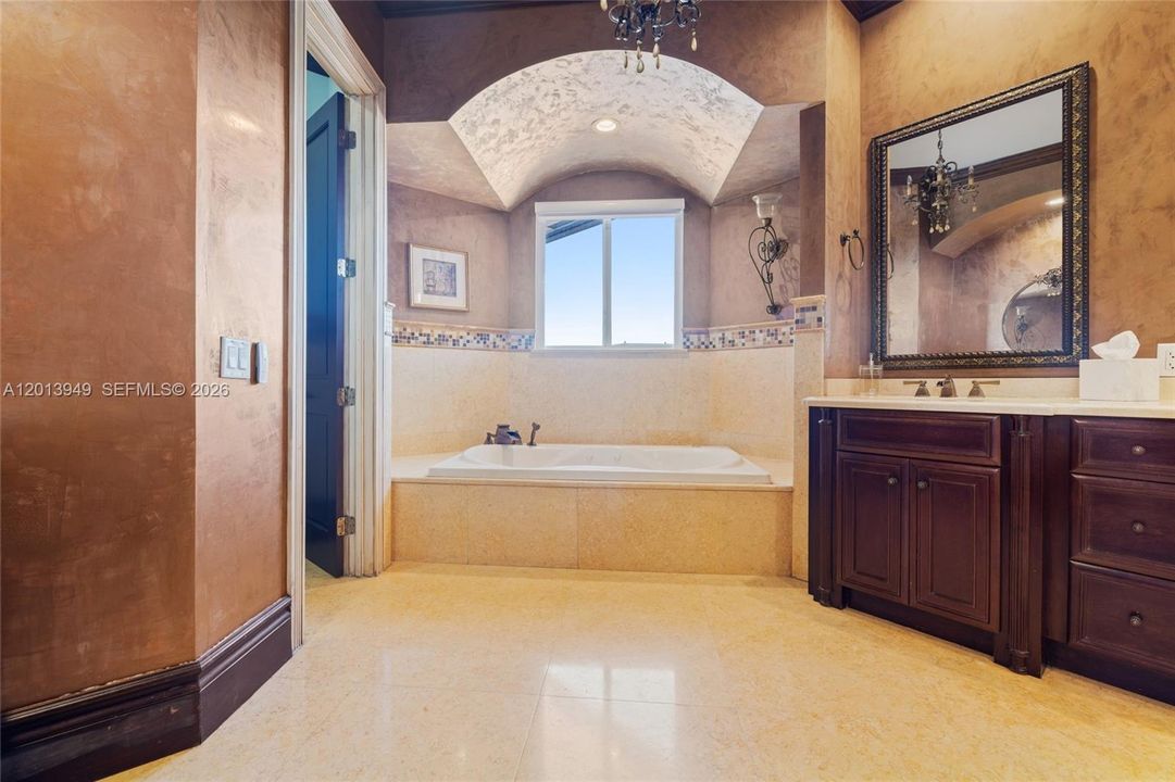 En Venta: $3,299,999 (5 camas, 4 baños, 4463 Pies cuadrados)