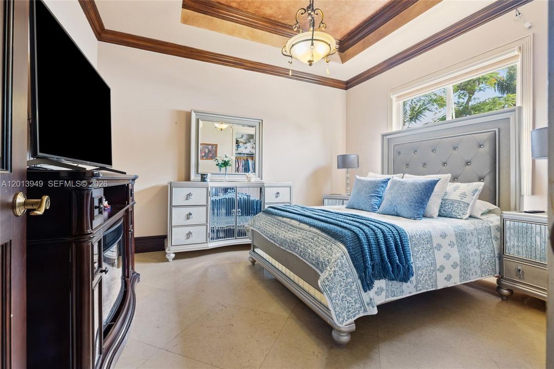 En Venta: $3,299,999 (5 camas, 4 baños, 4463 Pies cuadrados)