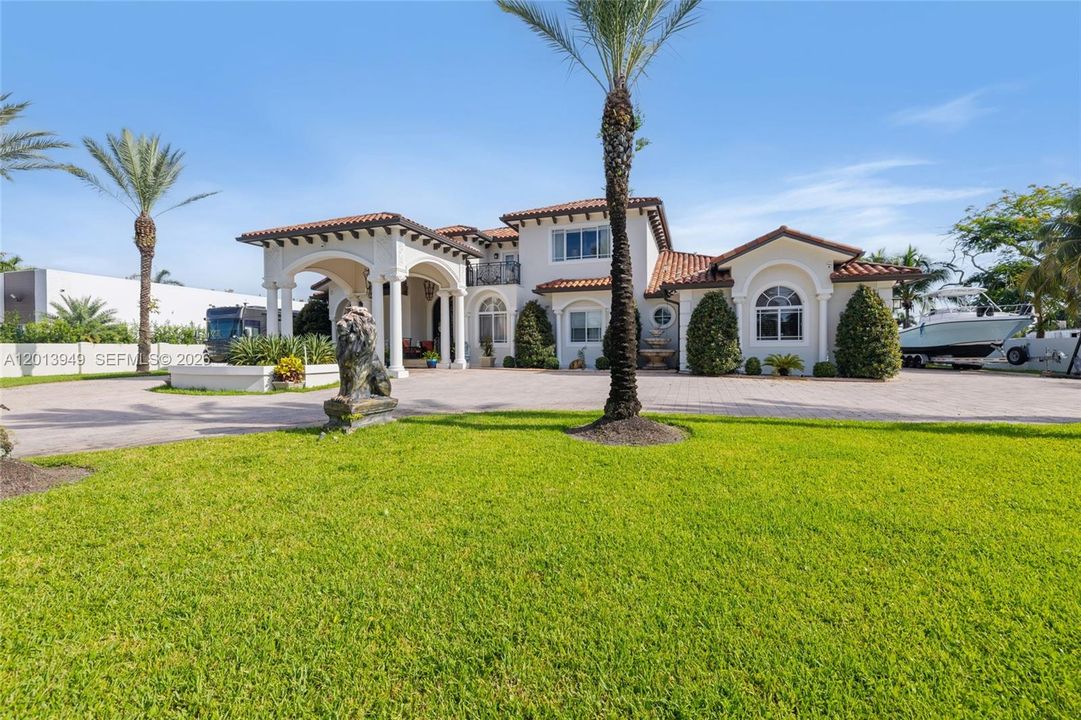 En Venta: $3,299,999 (5 camas, 4 baños, 4463 Pies cuadrados)