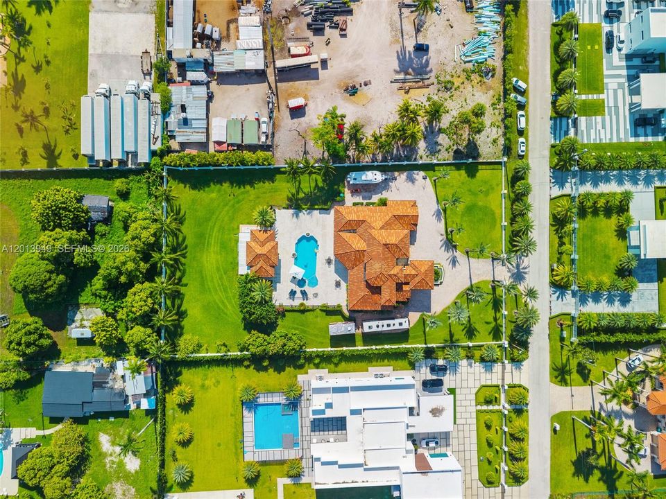 En Venta: $3,299,999 (5 camas, 4 baños, 4463 Pies cuadrados)