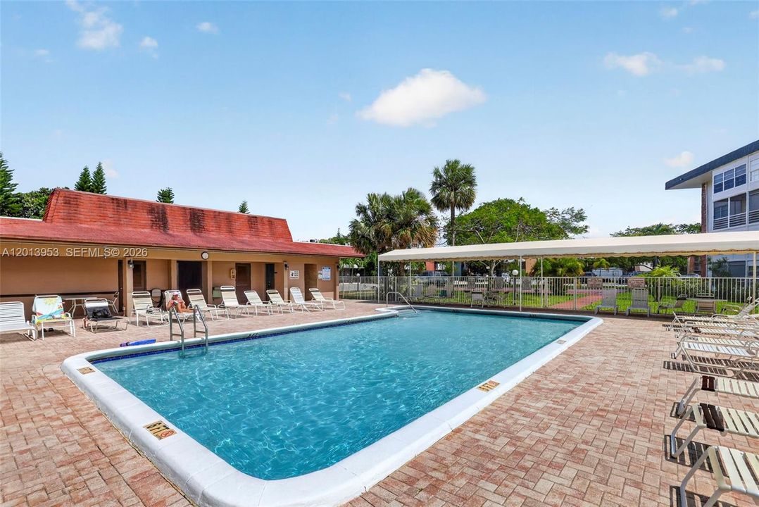 For Sale: $94,500 (1 beds, 1 baths, 768 Square Feet)