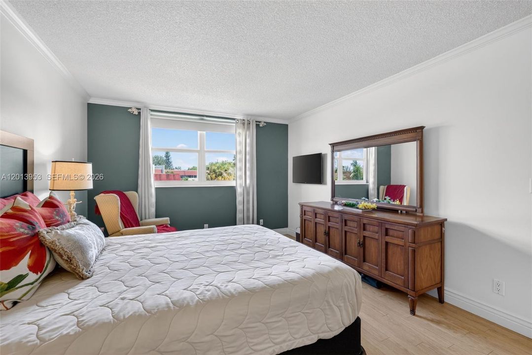 For Sale: $94,500 (1 beds, 1 baths, 768 Square Feet)