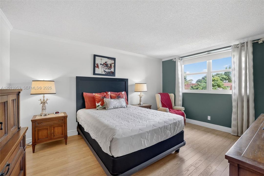 For Sale: $94,500 (1 beds, 1 baths, 768 Square Feet)