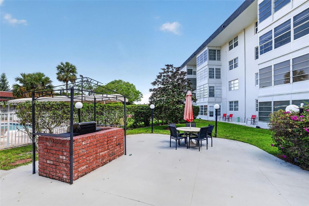 For Sale: $94,500 (1 beds, 1 baths, 768 Square Feet)