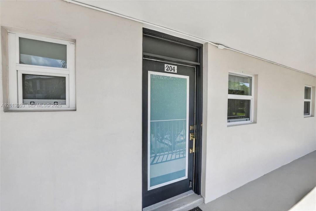 For Sale: $94,500 (1 beds, 1 baths, 768 Square Feet)