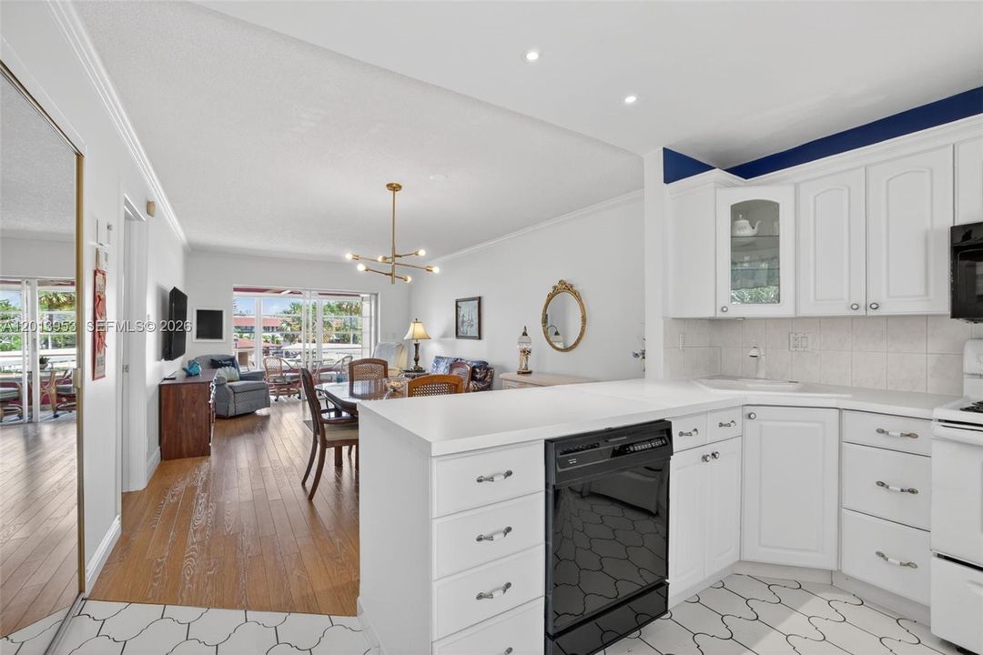 For Sale: $94,500 (1 beds, 1 baths, 768 Square Feet)