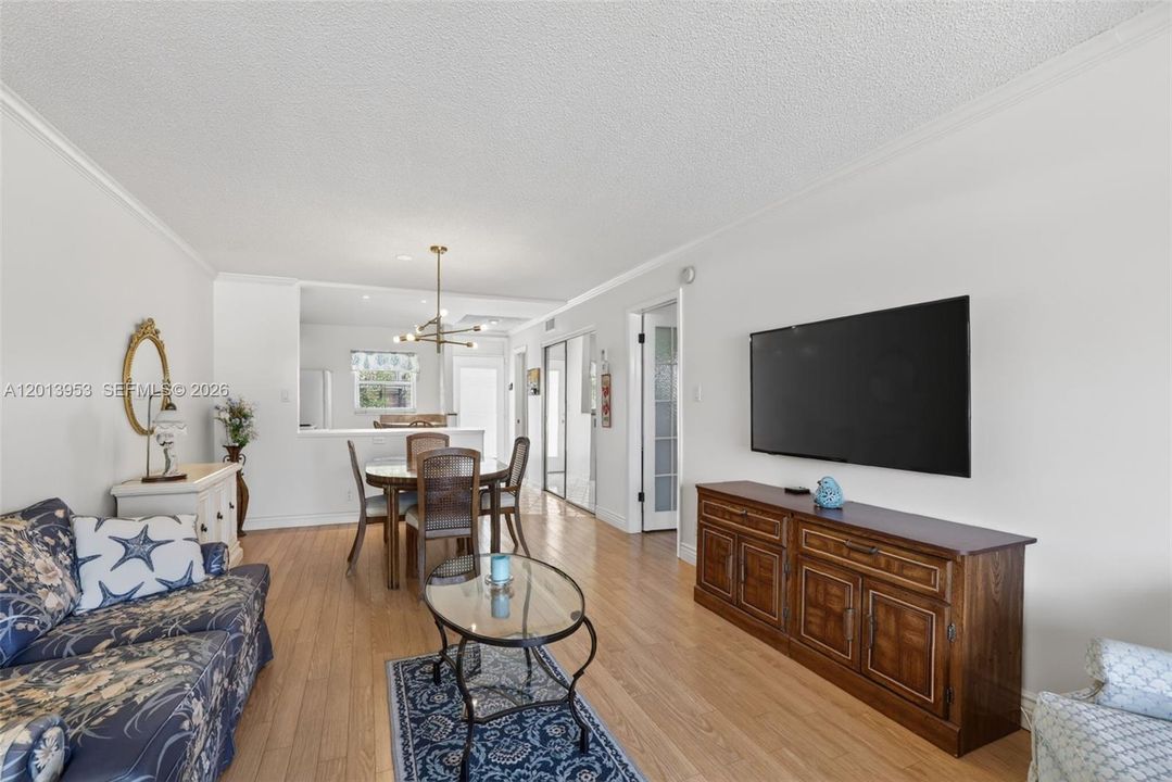 For Sale: $94,500 (1 beds, 1 baths, 768 Square Feet)