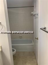 For Rent: $1,600 (1 beds, 1 baths, 940 Square Feet)