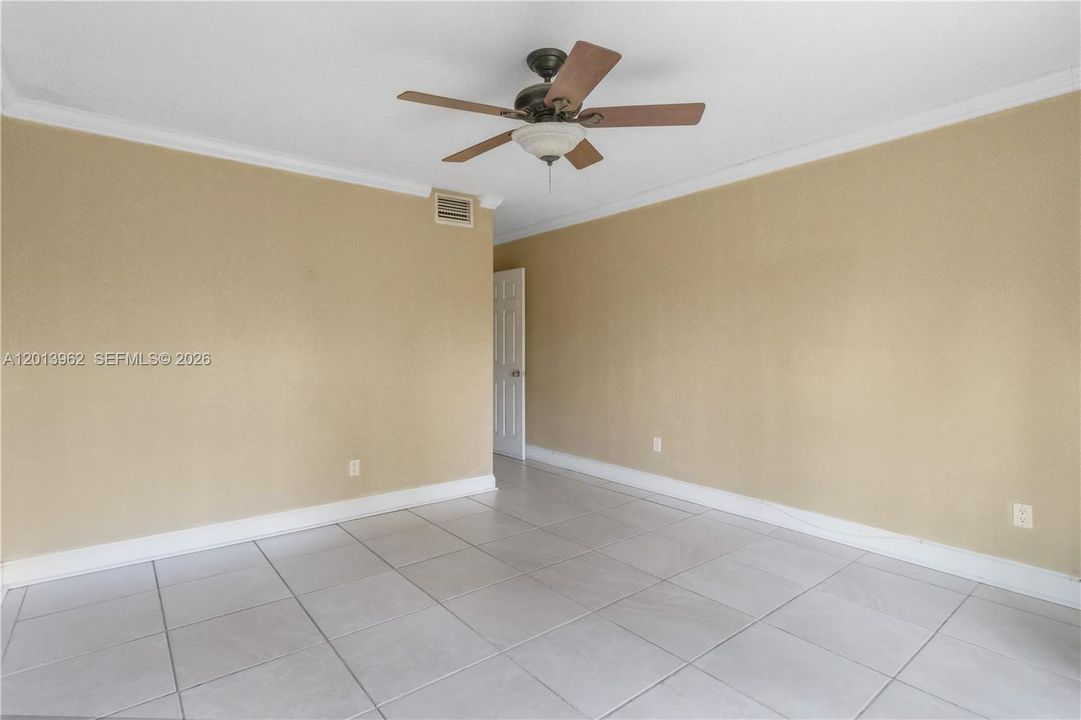 For Sale: $279,900 (2 beds, 1 baths, 1110 Square Feet)