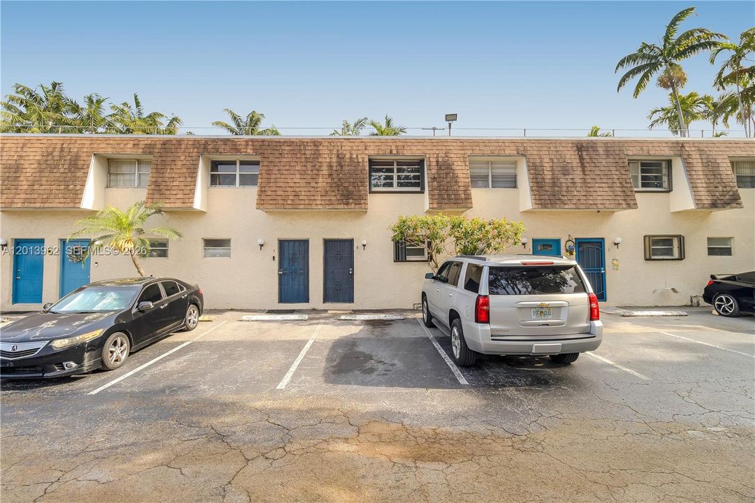 For Sale: $279,900 (2 beds, 1 baths, 1110 Square Feet)