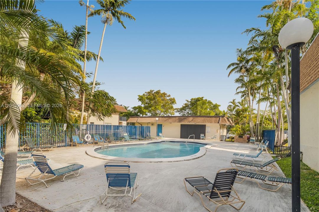 For Sale: $279,900 (2 beds, 1 baths, 1110 Square Feet)