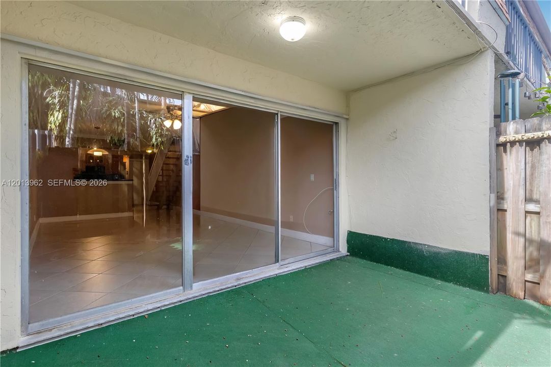 For Sale: $279,900 (2 beds, 1 baths, 1110 Square Feet)