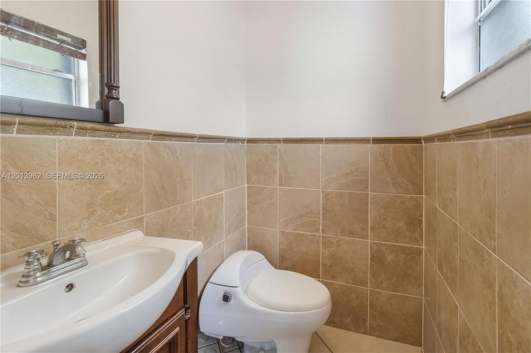 For Sale: $279,900 (2 beds, 1 baths, 1110 Square Feet)