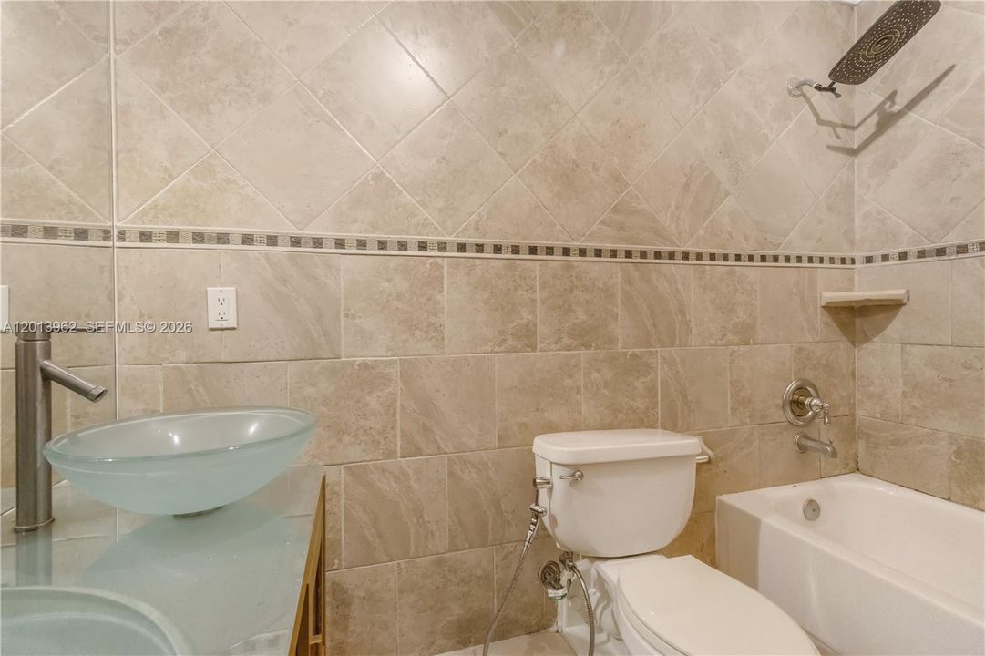 For Sale: $279,900 (2 beds, 1 baths, 1110 Square Feet)