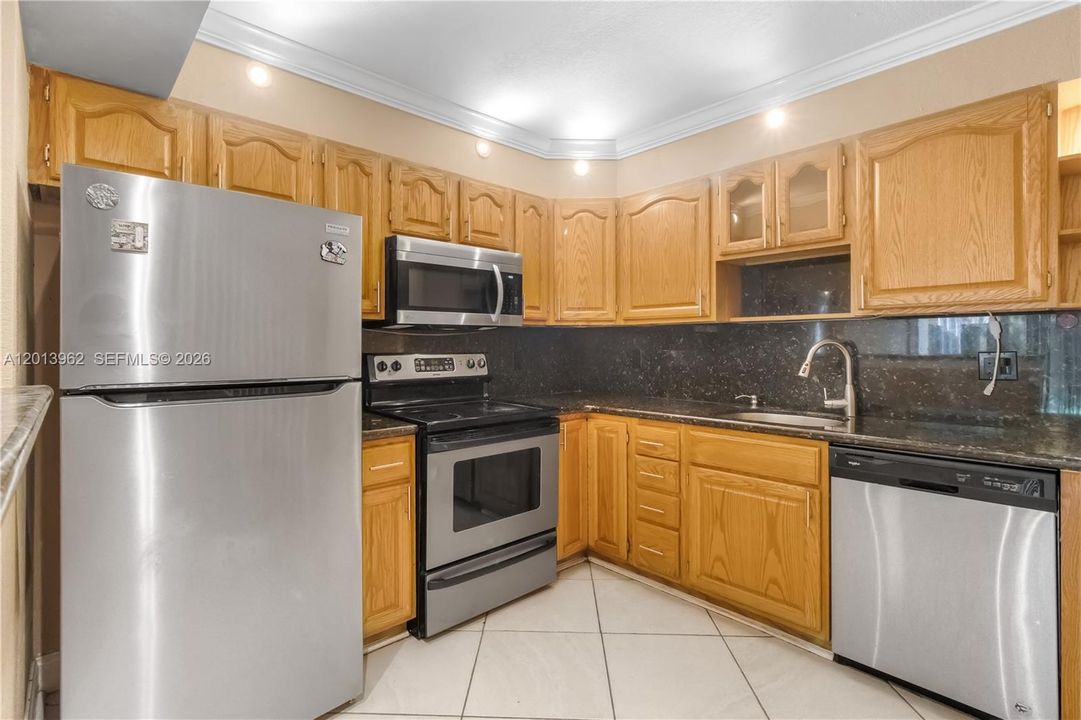 For Sale: $279,900 (2 beds, 1 baths, 1110 Square Feet)