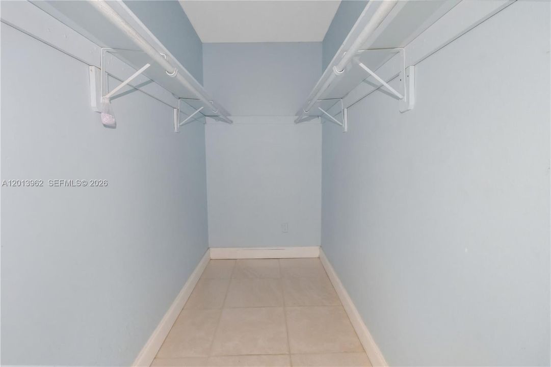 For Sale: $279,900 (2 beds, 1 baths, 1110 Square Feet)