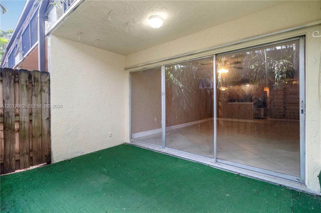 For Sale: $279,900 (2 beds, 1 baths, 1110 Square Feet)