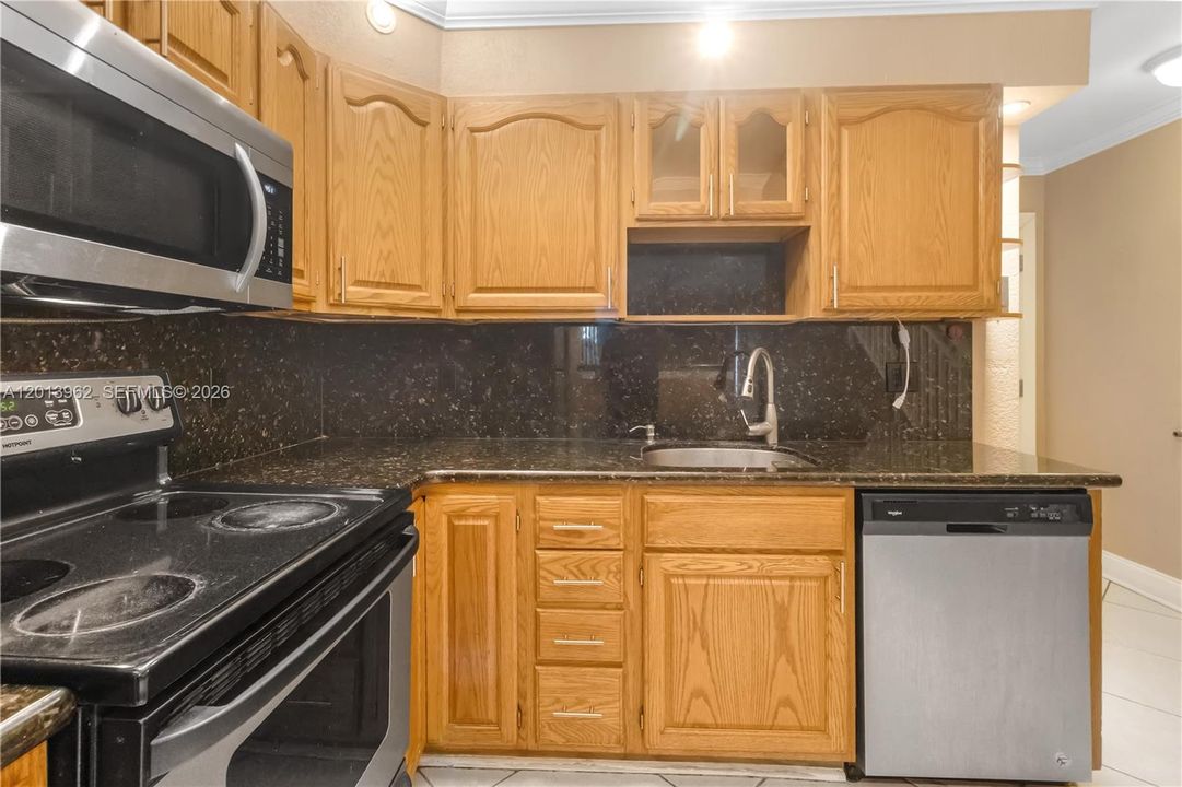 For Sale: $279,900 (2 beds, 1 baths, 1110 Square Feet)
