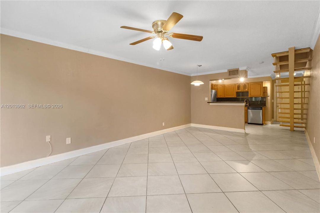For Sale: $279,900 (2 beds, 1 baths, 1110 Square Feet)