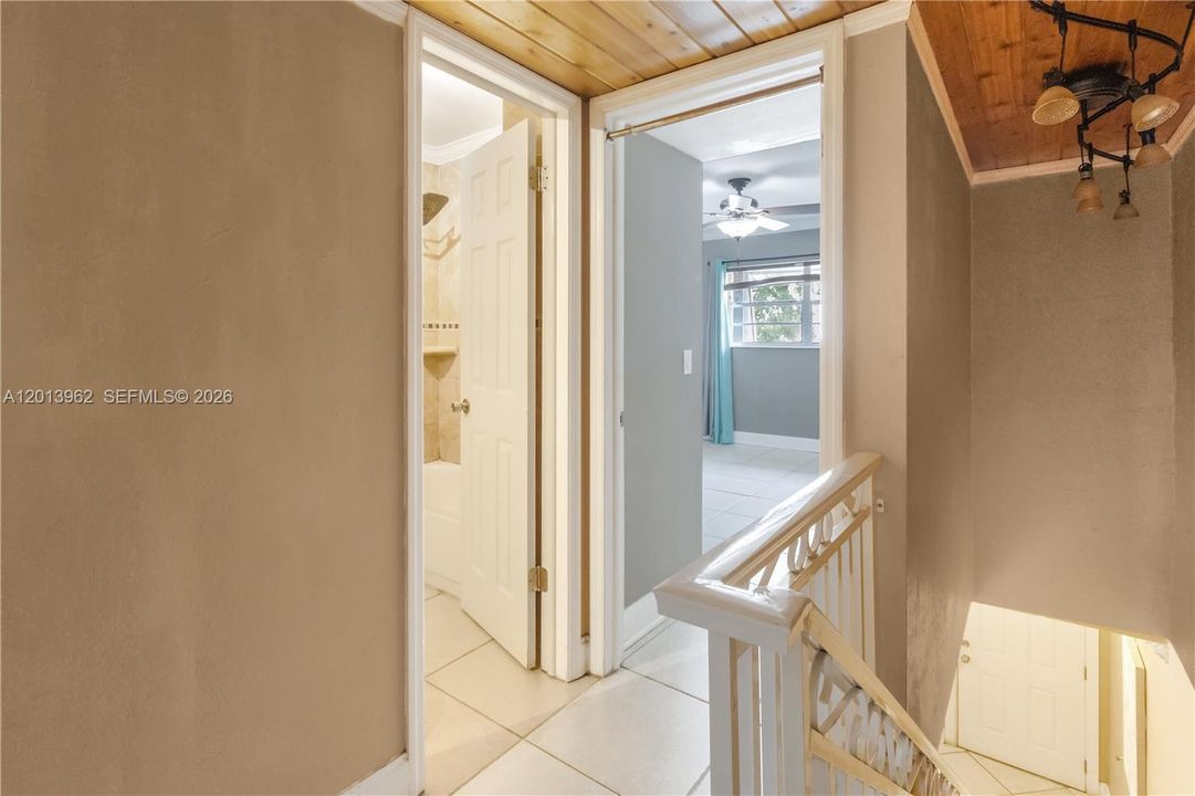 For Sale: $279,900 (2 beds, 1 baths, 1110 Square Feet)