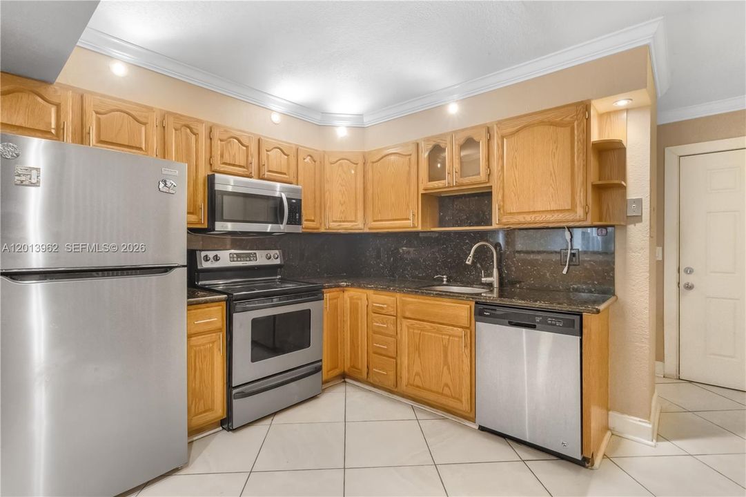 For Sale: $279,900 (2 beds, 1 baths, 1110 Square Feet)