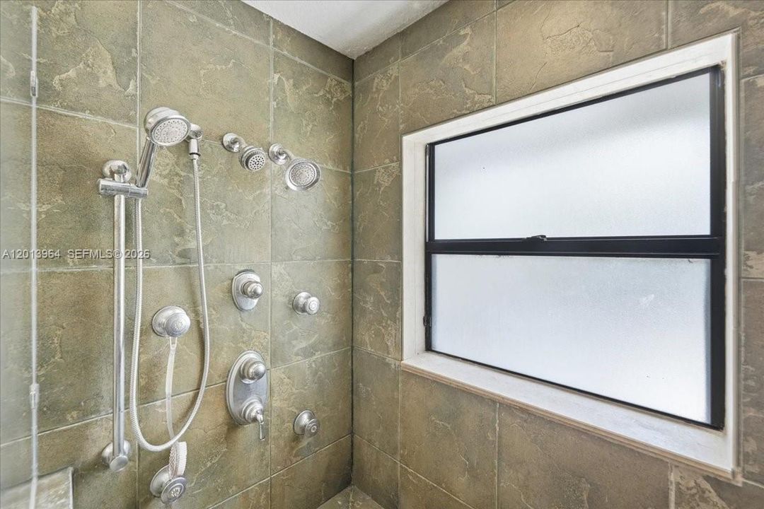 For Sale: $769,900 (5 beds, 3 baths, 2000 Square Feet)