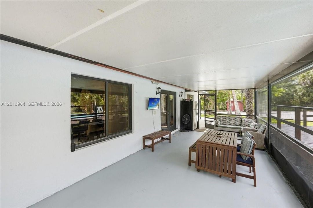 For Sale: $769,900 (5 beds, 3 baths, 2000 Square Feet)