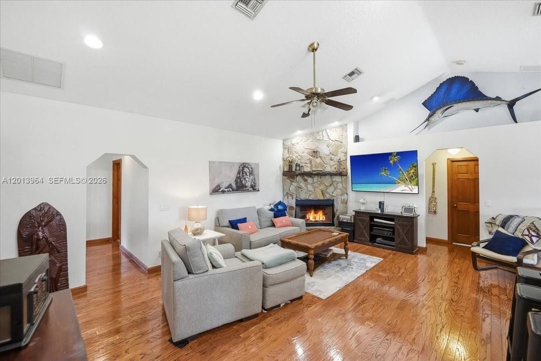 For Sale: $769,900 (5 beds, 3 baths, 2000 Square Feet)
