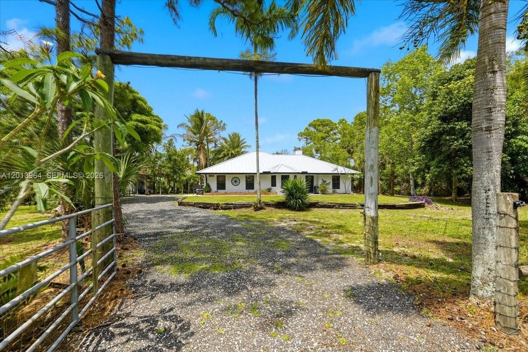 For Sale: $769,900 (5 beds, 3 baths, 2000 Square Feet)