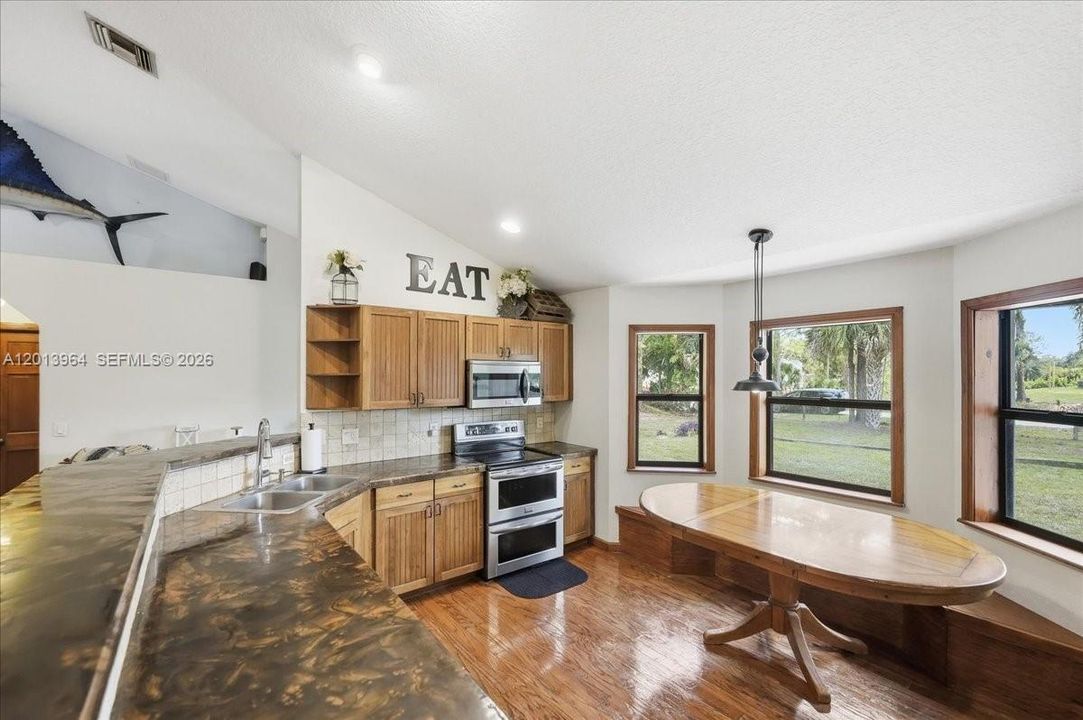 For Sale: $769,900 (5 beds, 3 baths, 2000 Square Feet)