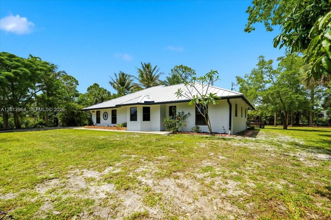 For Sale: $769,900 (5 beds, 3 baths, 2000 Square Feet)