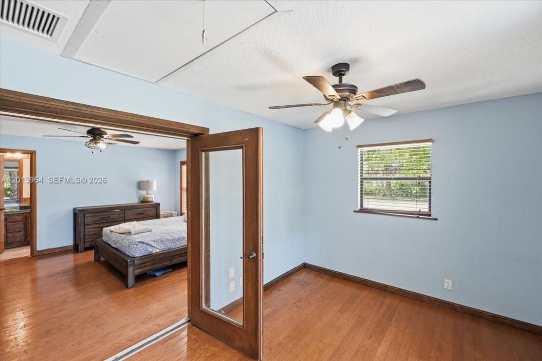 For Sale: $769,900 (5 beds, 3 baths, 2000 Square Feet)