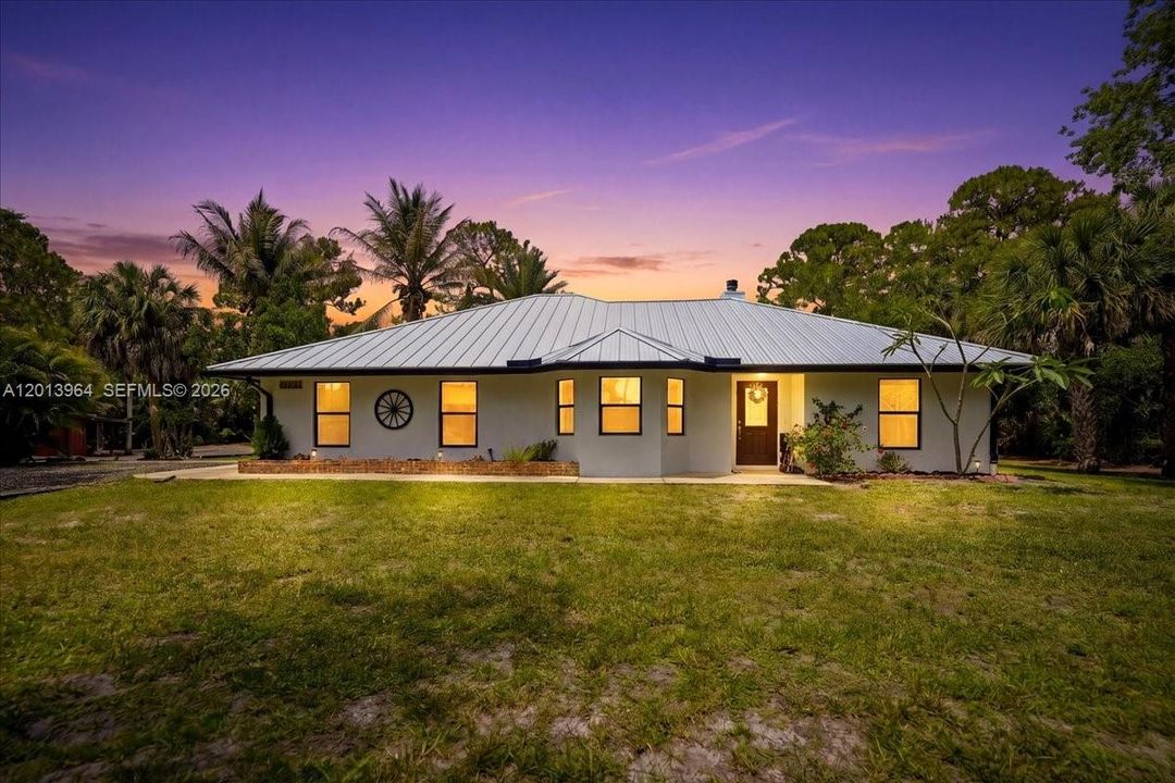 For Sale: $769,900 (5 beds, 3 baths, 2000 Square Feet)