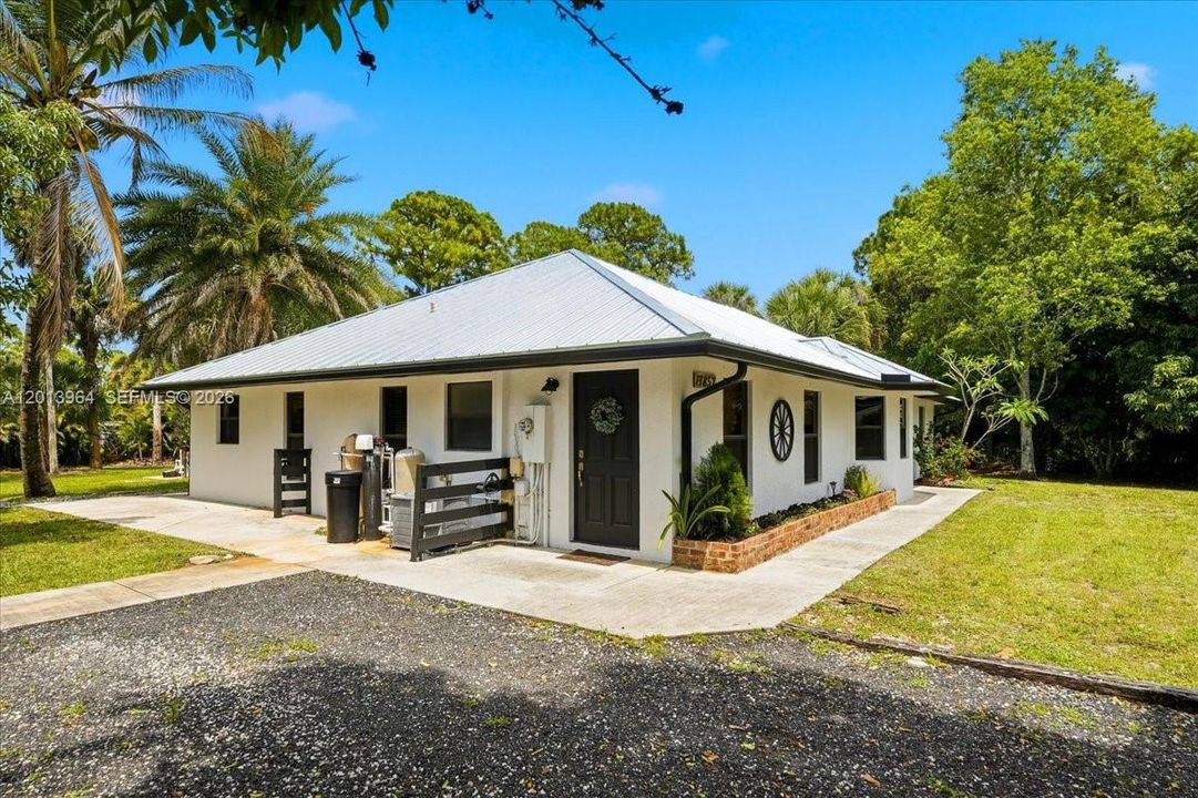 For Sale: $769,900 (5 beds, 3 baths, 2000 Square Feet)