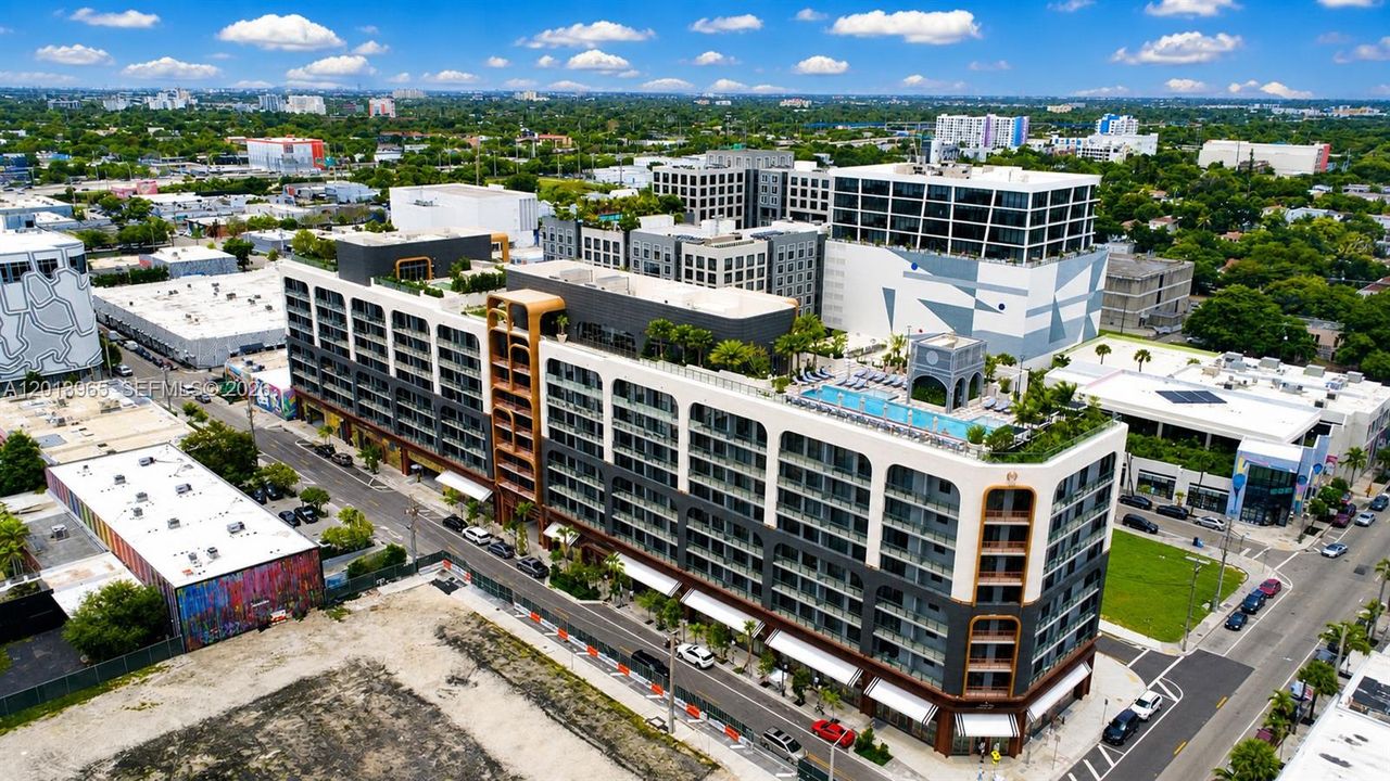For Sale: $725,000 (1 beds, 1 baths, 720 Square Feet)