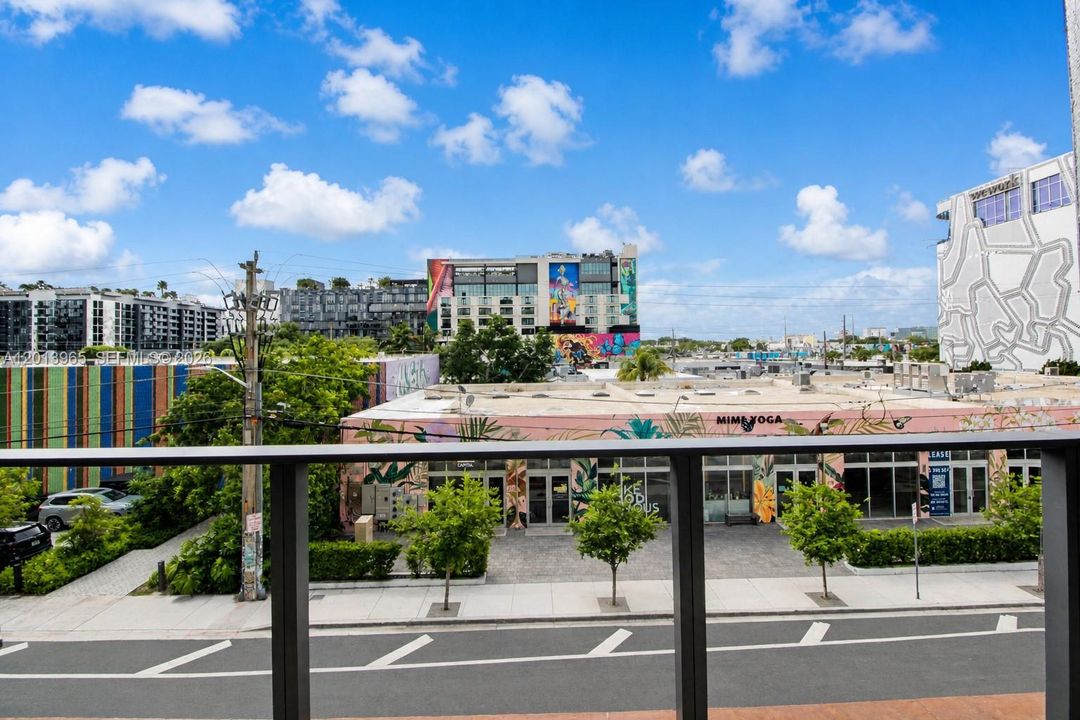 For Sale: $725,000 (1 beds, 1 baths, 720 Square Feet)