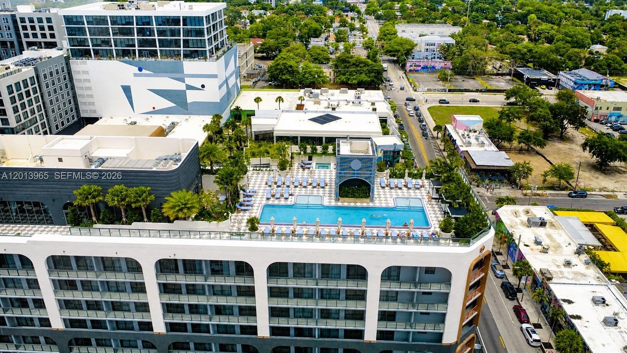 For Sale: $725,000 (1 beds, 1 baths, 720 Square Feet)