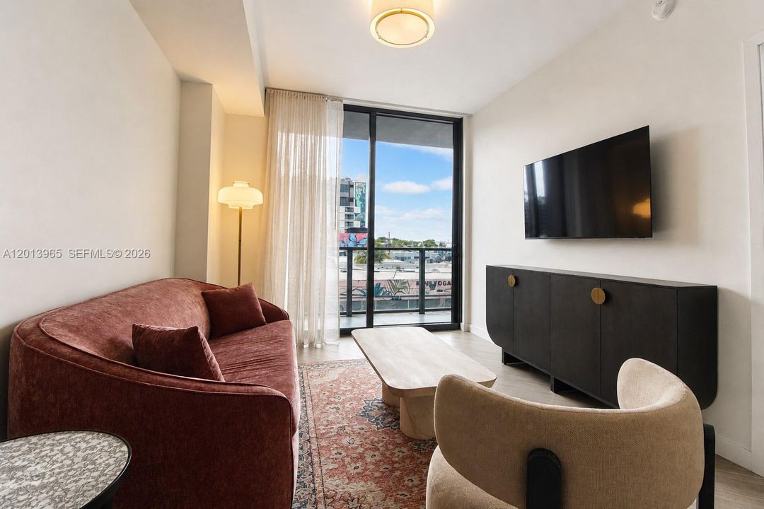 For Sale: $725,000 (1 beds, 1 baths, 720 Square Feet)