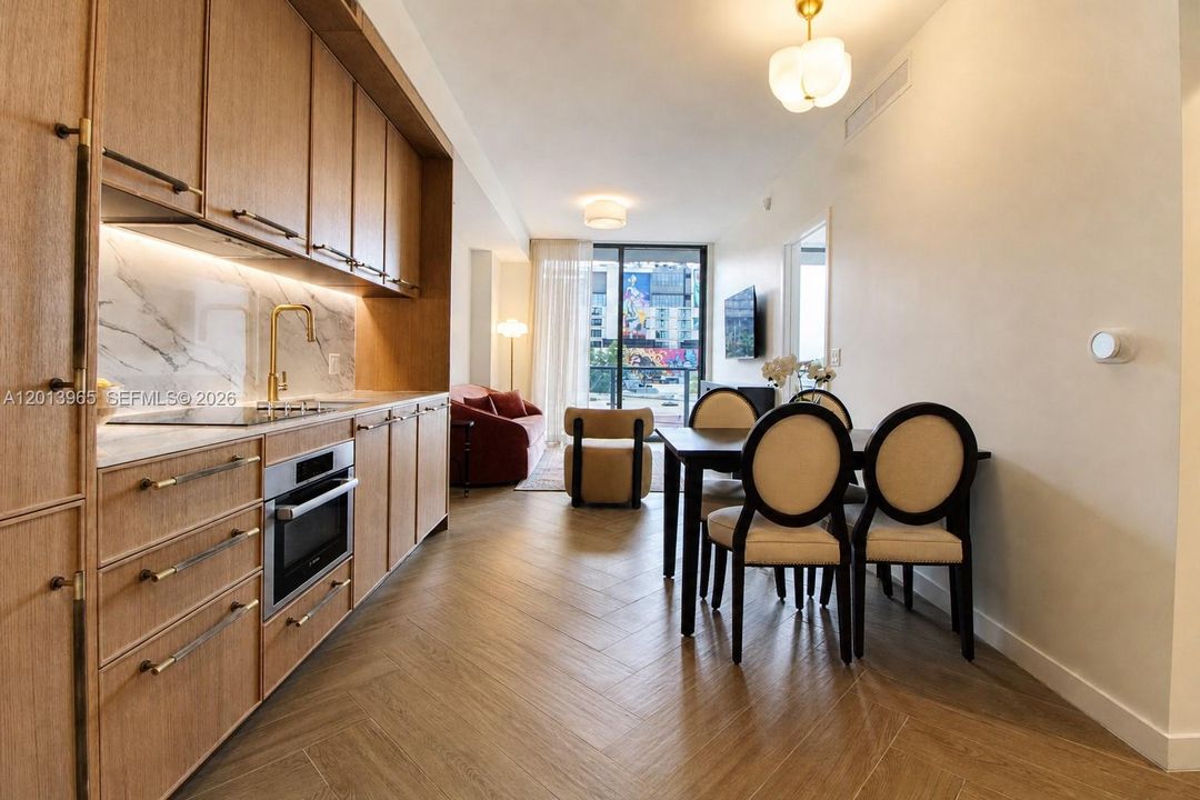 For Sale: $725,000 (1 beds, 1 baths, 720 Square Feet)