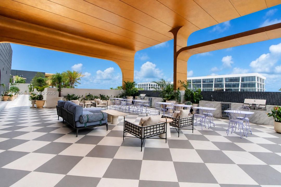For Sale: $725,000 (1 beds, 1 baths, 720 Square Feet)
