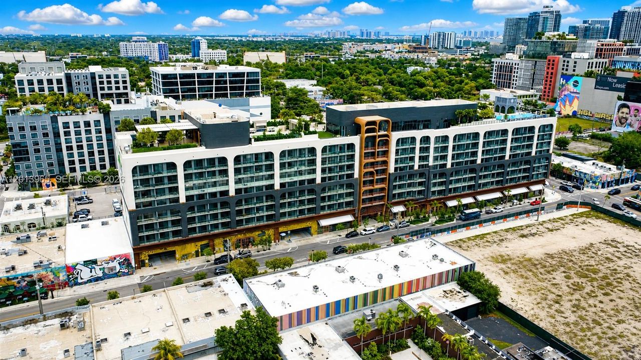For Sale: $725,000 (1 beds, 1 baths, 720 Square Feet)