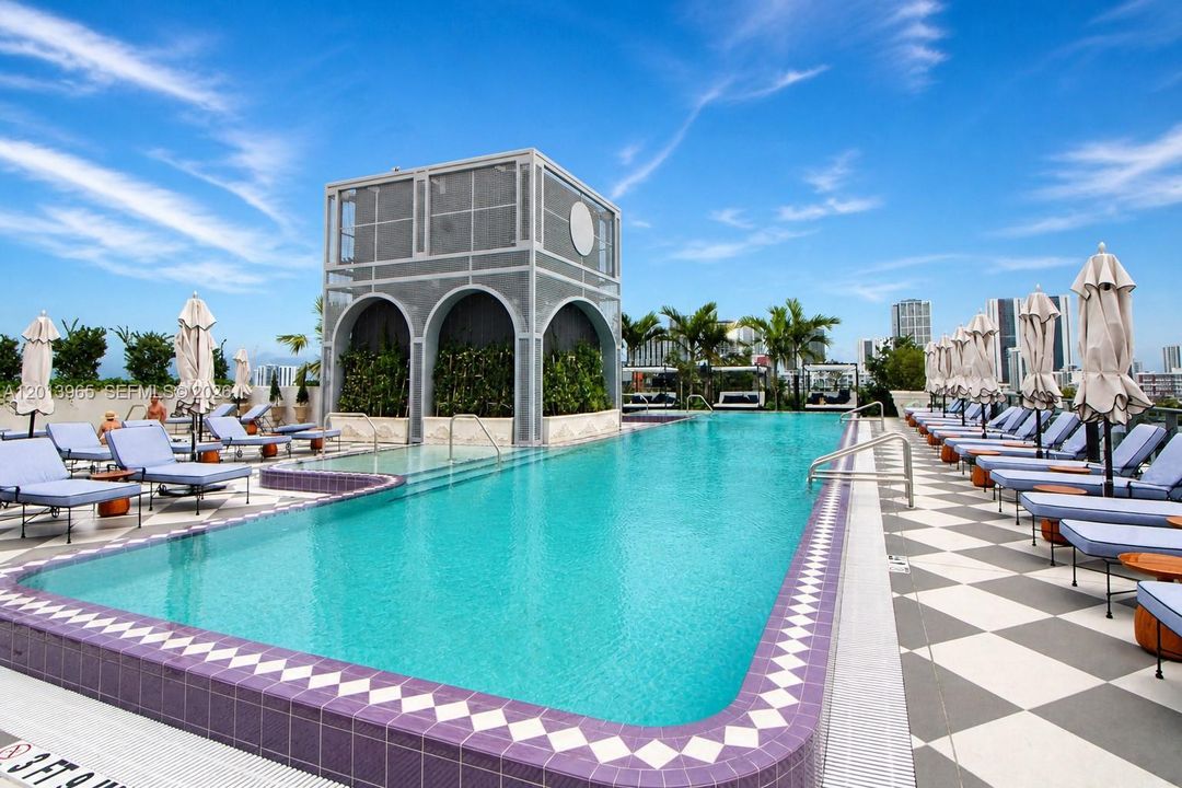 For Sale: $725,000 (1 beds, 1 baths, 720 Square Feet)