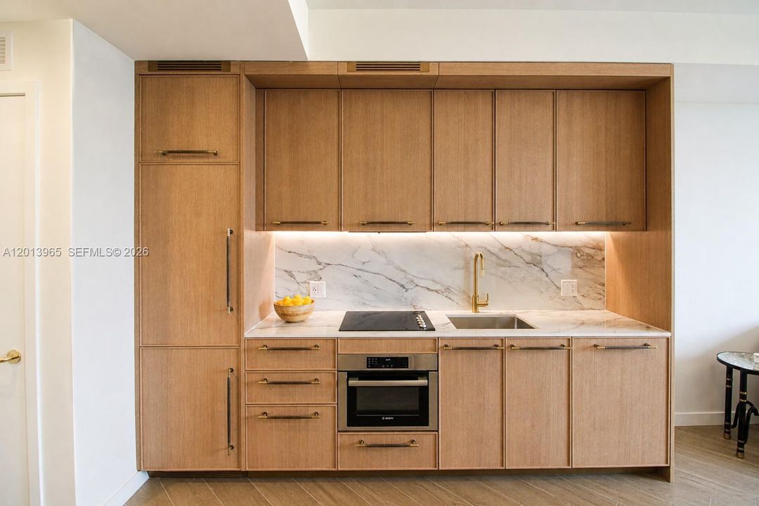 For Sale: $725,000 (1 beds, 1 baths, 720 Square Feet)