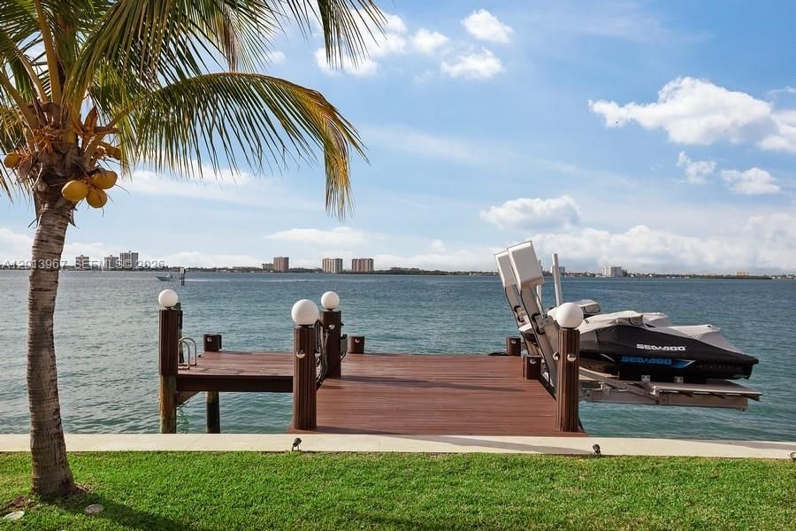 For Rent: $60,000 (5 beds, 5 baths, 3989 Square Feet)