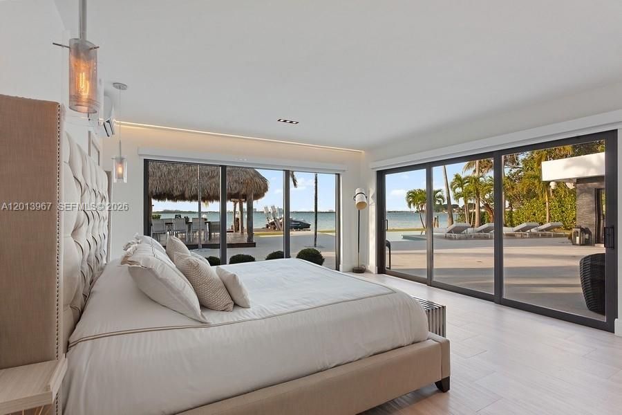 For Rent: $60,000 (5 beds, 5 baths, 3989 Square Feet)